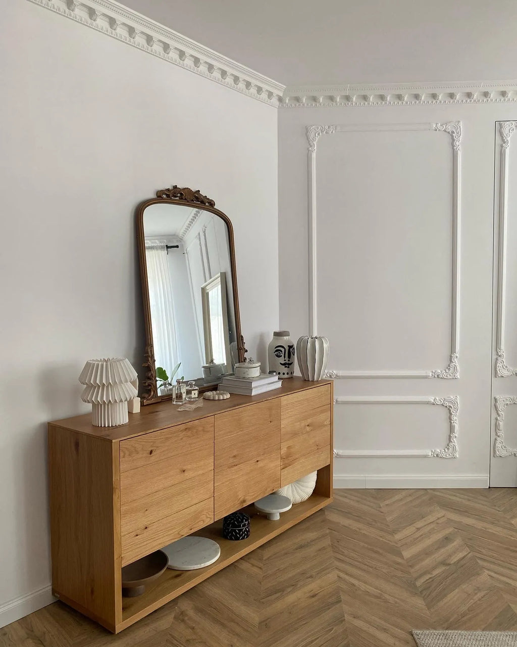 The Cecilia Corner Moulding